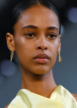 Bevza Spikelet Short Earrings